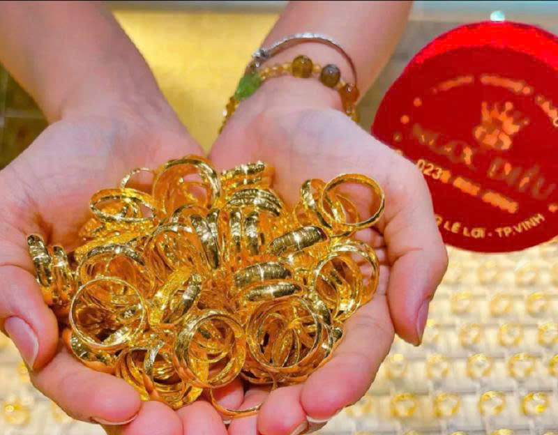 Xu hướng chuyển dịch sang đầu tư vàng nhẫn 9999 nhờ giá sát thị trường thế giới.