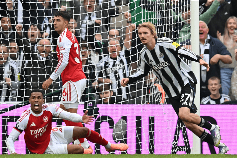 Hệ thống phòng ngự vững chắc của Arsenal hiện đại