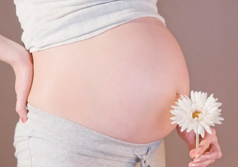 Mang thai trong mơ biểu tượng cho sự khởi đầu và những ý tưởng mới sắp nở rộ.